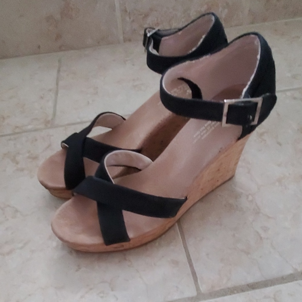 Toms wedges